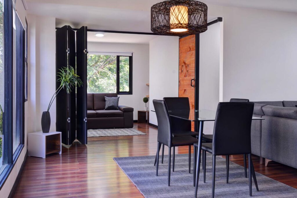 Dining 1-67894