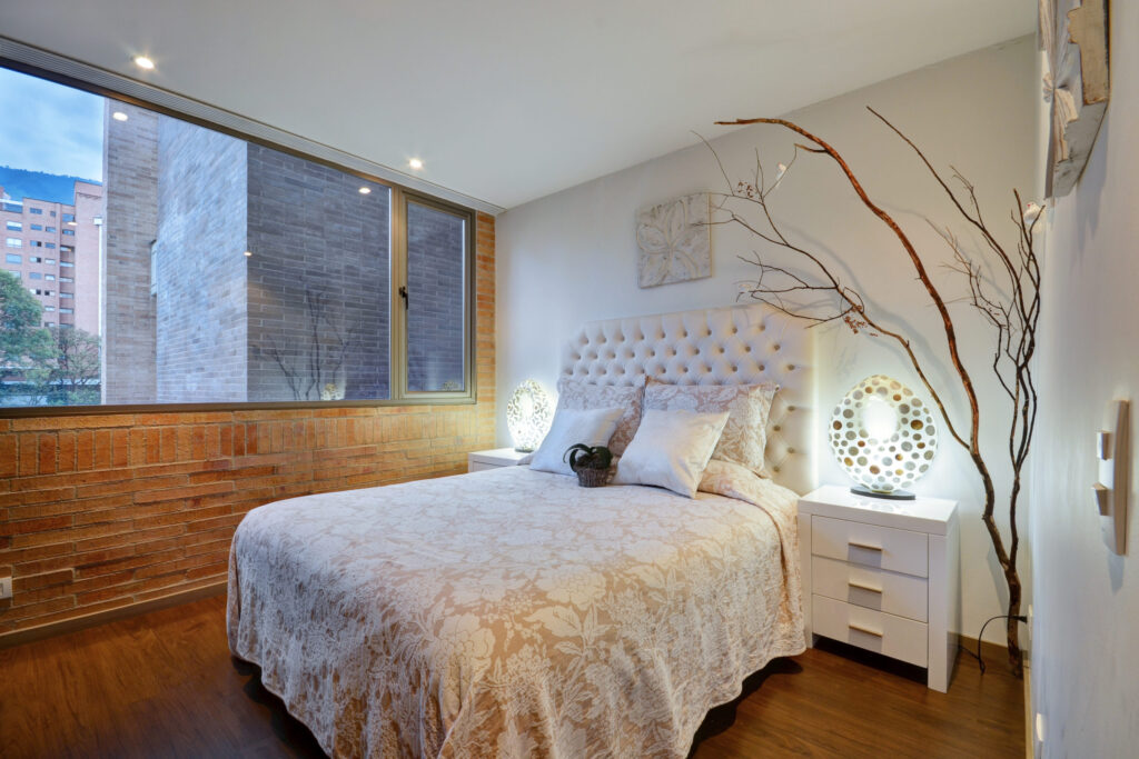 Small Bedroom 1-37133