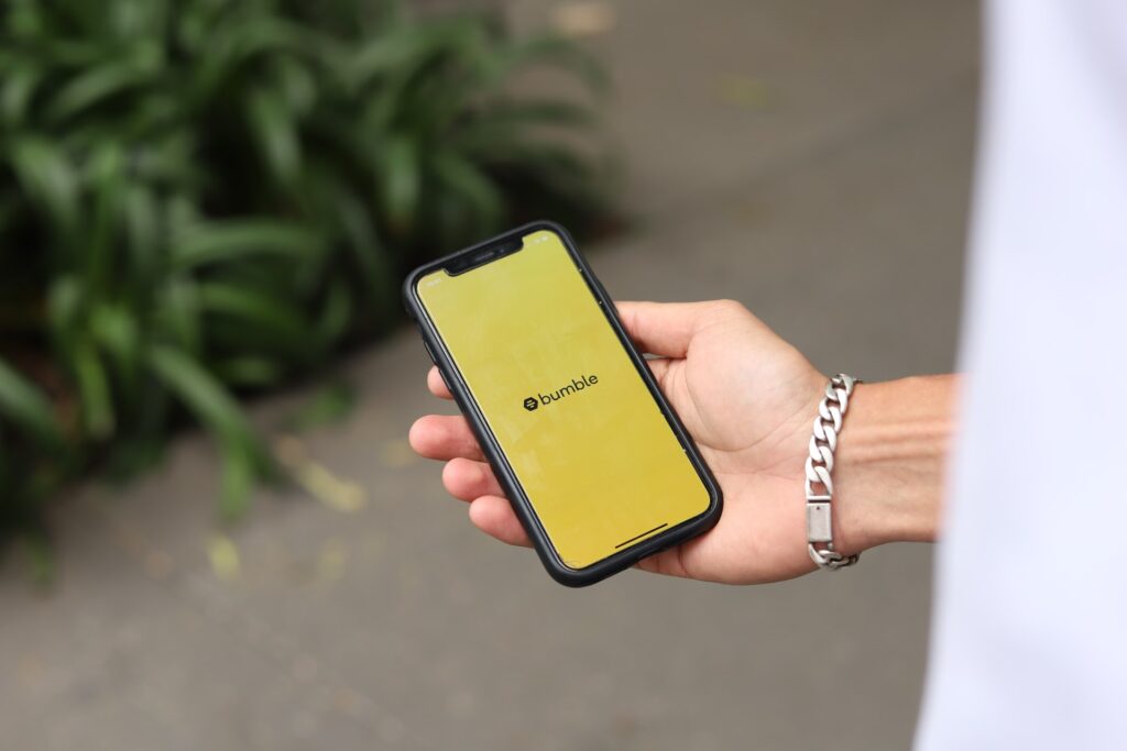 someone using Bumble app