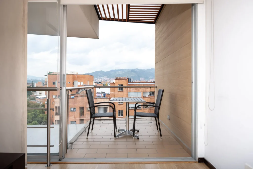 Moderatto-1004-furnished-rental-apartments-14