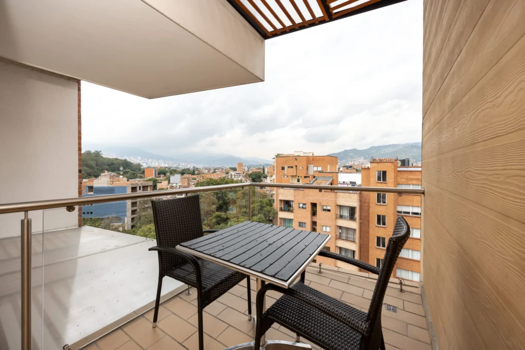 Moderatto-1004-furnished-rental-apartments-15