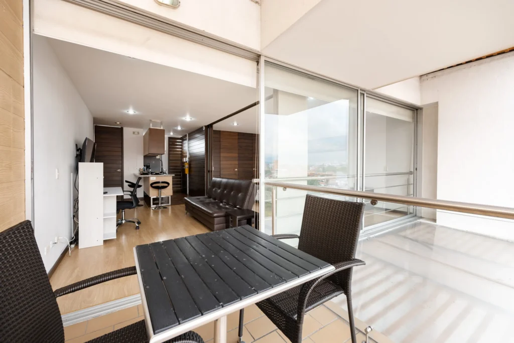 Moderatto-1004-furnished-rental-apartments-16