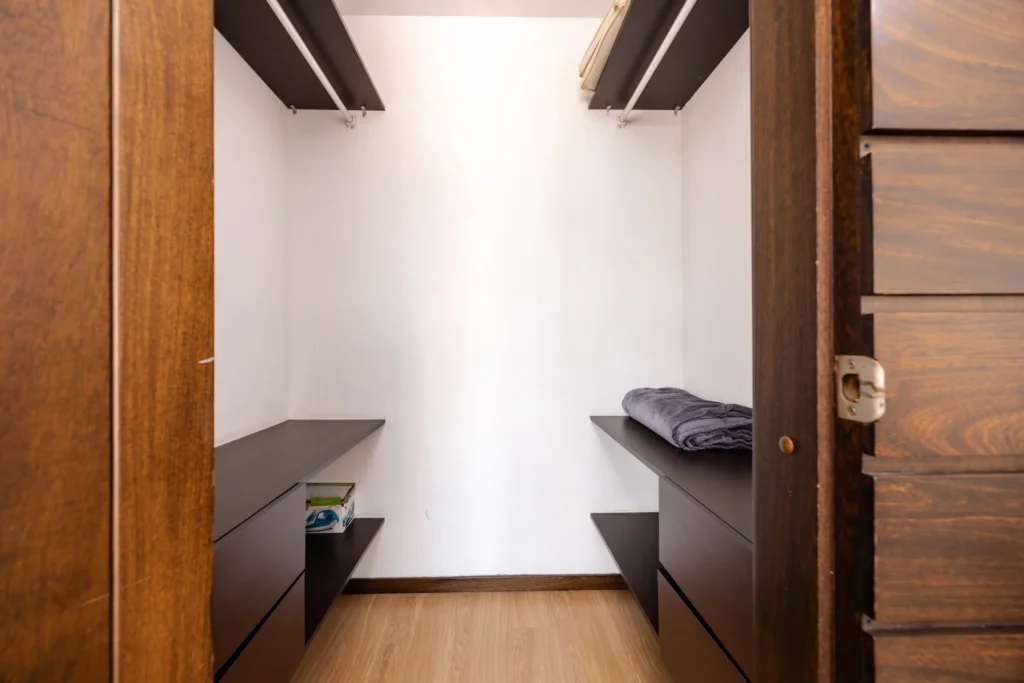 Moderatto-1004-furnished-rental-apartments-30