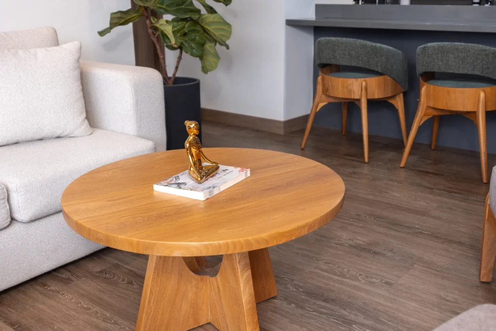 009-living-room-coffee-table-detail