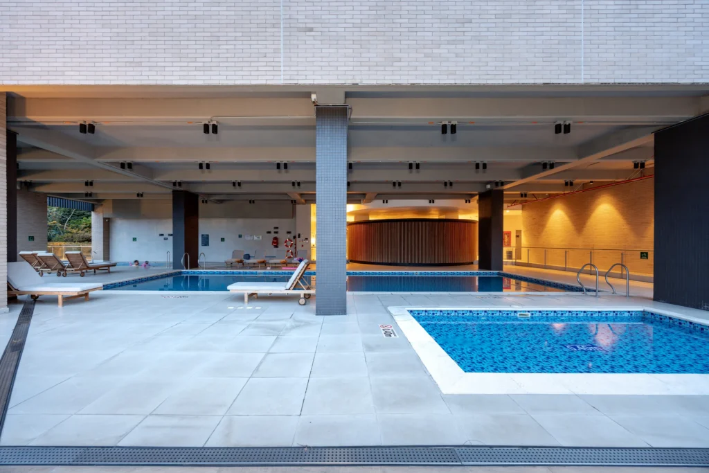 041-common-pool-deck-wide