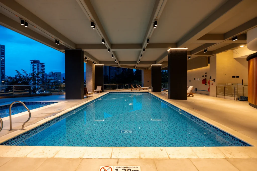047-common-pool-evening-corner