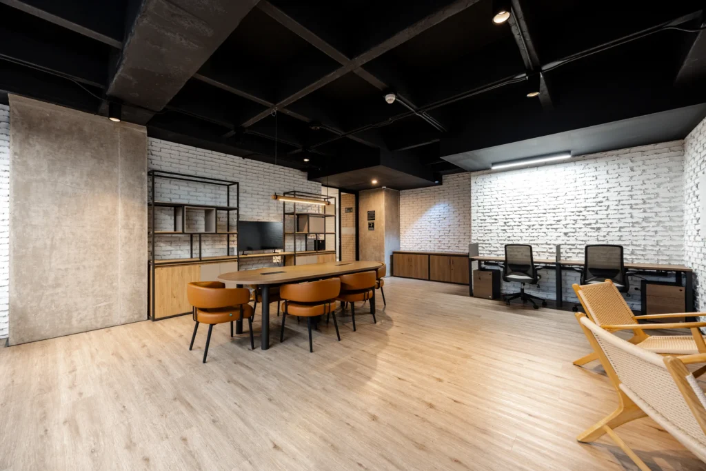 056-common-coworking-table