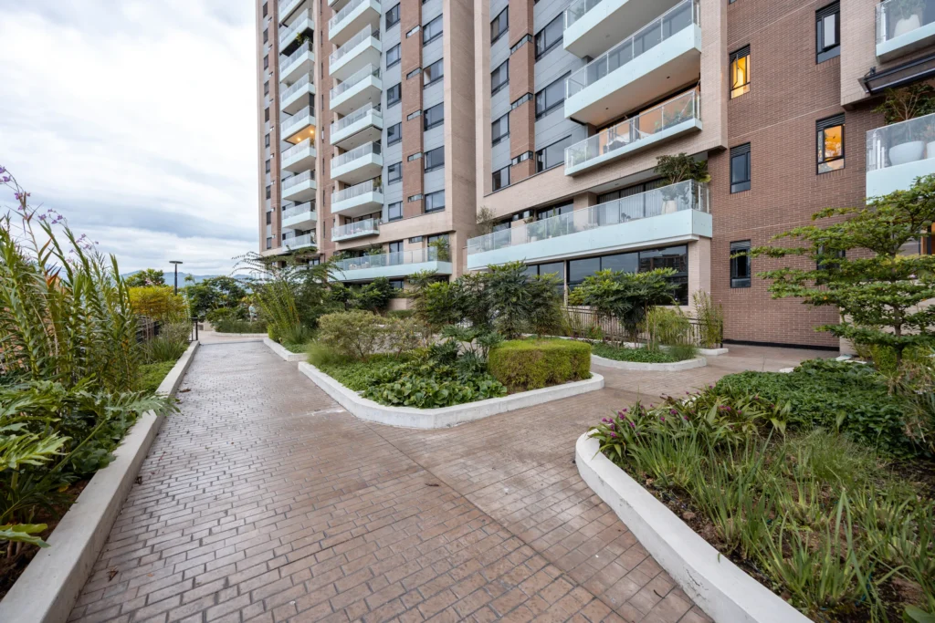 070-common-landscaped-path