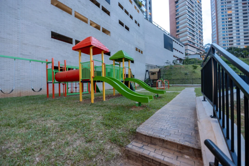 073-common-playground