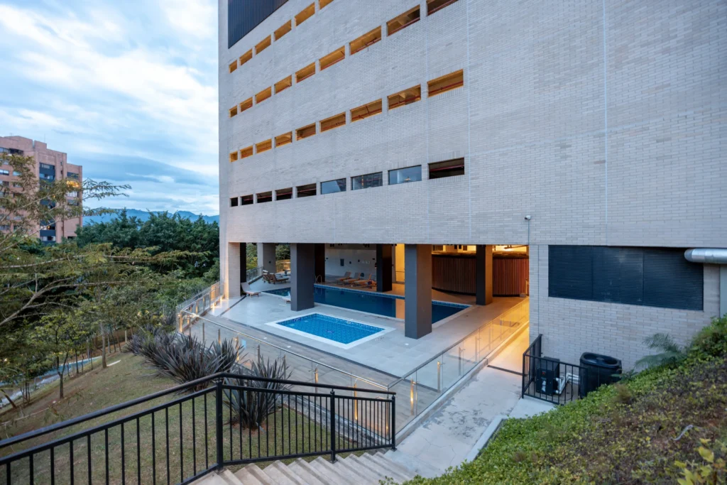 074-common-building-and-pool-exterior