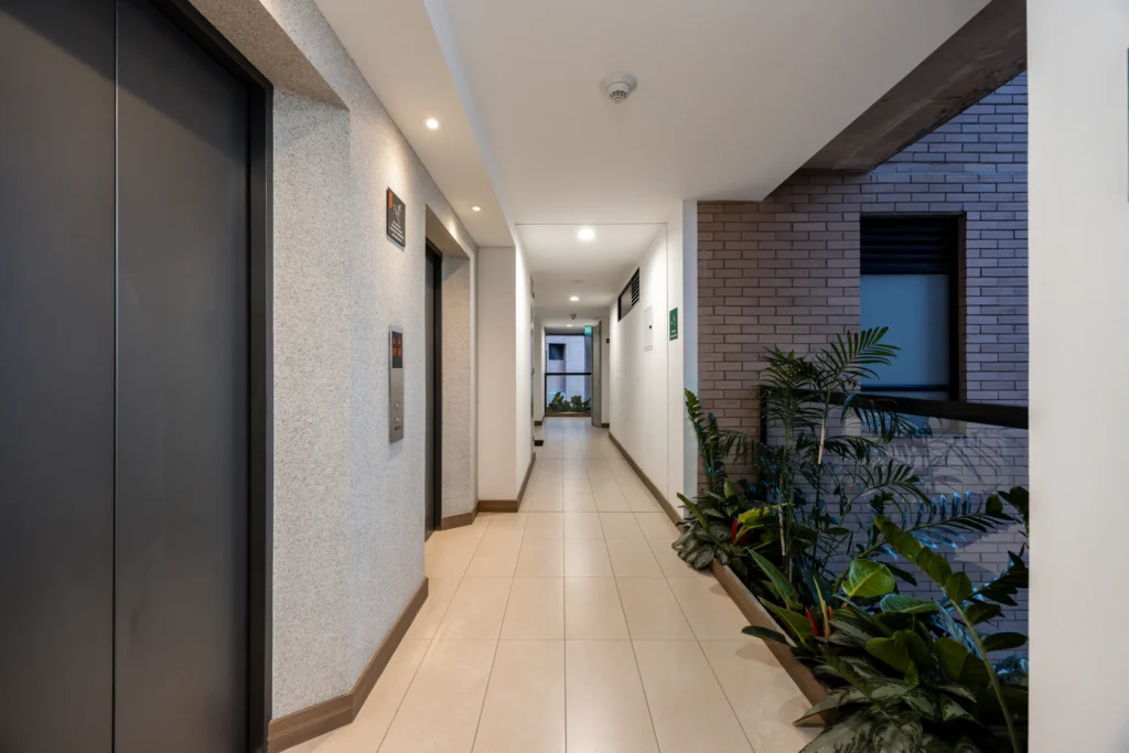075-common-floor-corridor