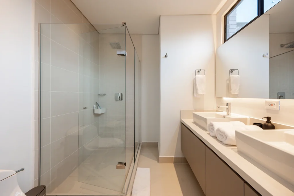 076-bathroom-one-hero