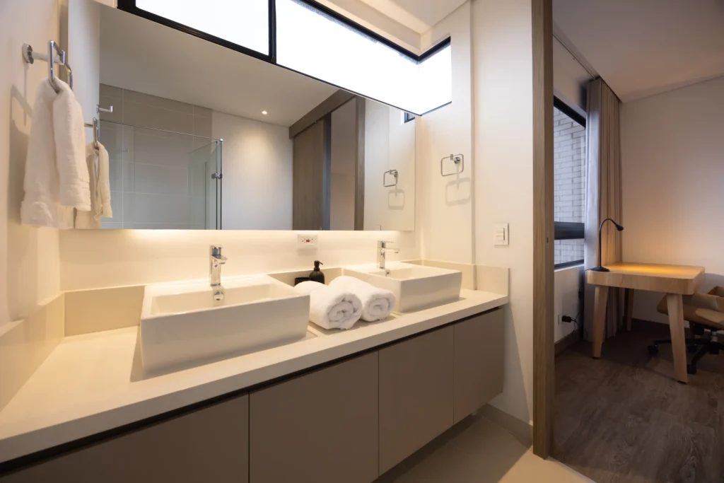 078-bathroom-one-double-vanity