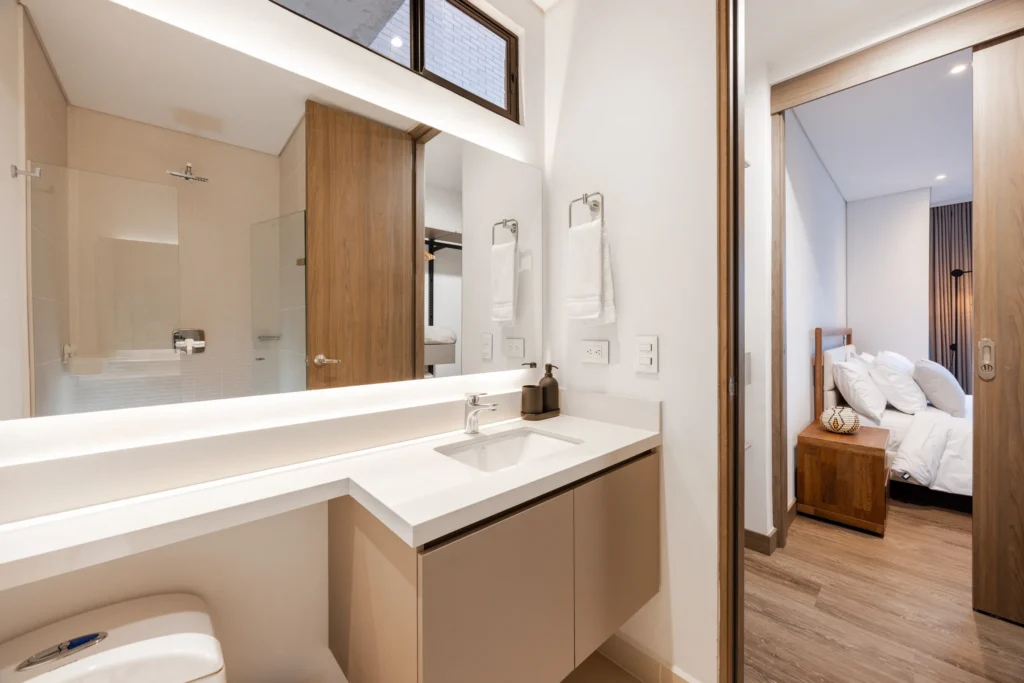 080-bathroom-two-wide