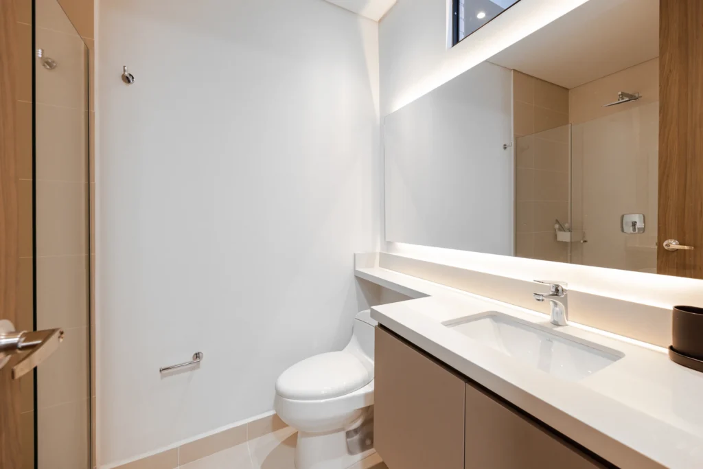 081-bathroom-two-vanity