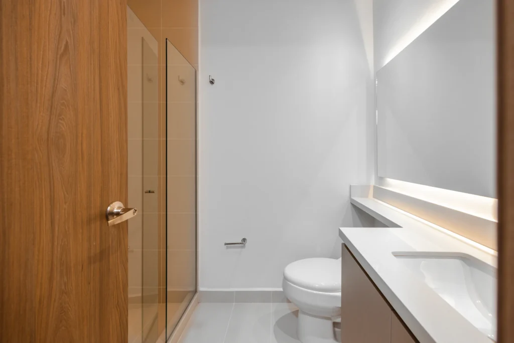 082-bathroom-two-sink-and-toilet