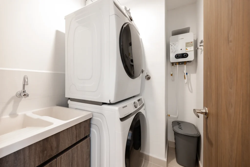 094-laundry-room-wide