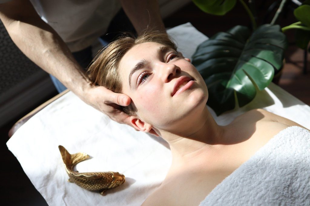 Girl getting a facial massage in laureles