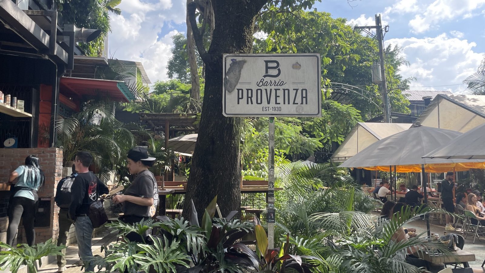 barrio-provenza-sign
